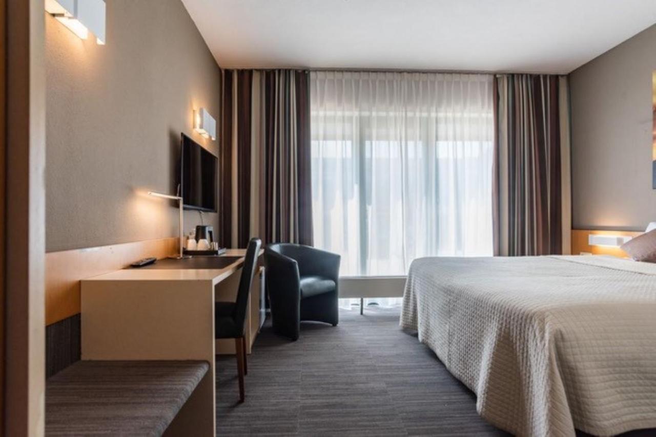 Hobbit Hotel Мехелен Экстерьер фото