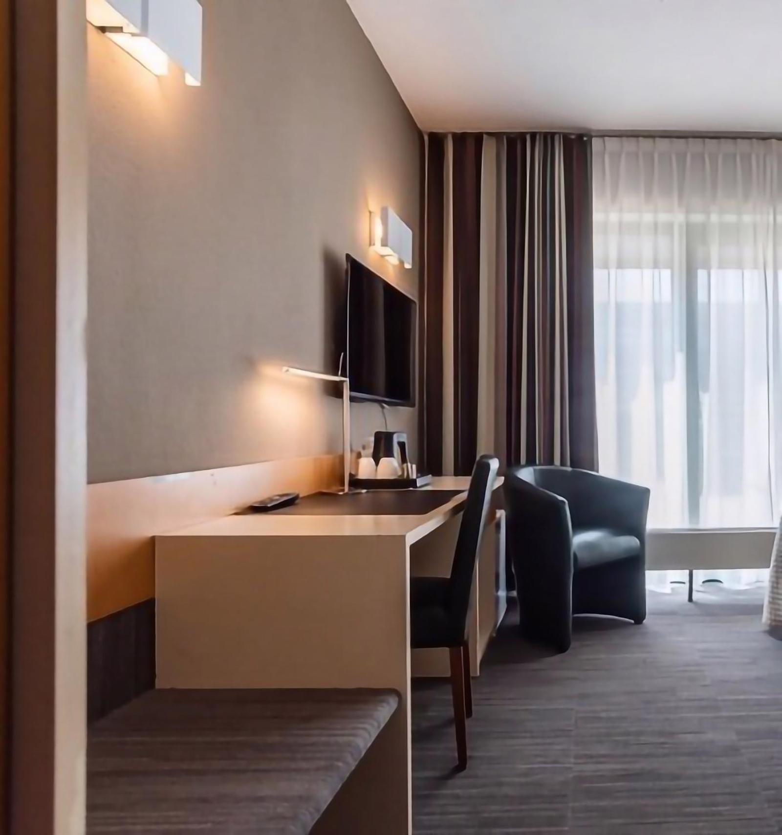 Hobbit Hotel Мехелен Экстерьер фото